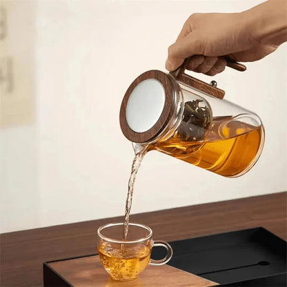 Elegante Glas-Teekanne mit Sieb