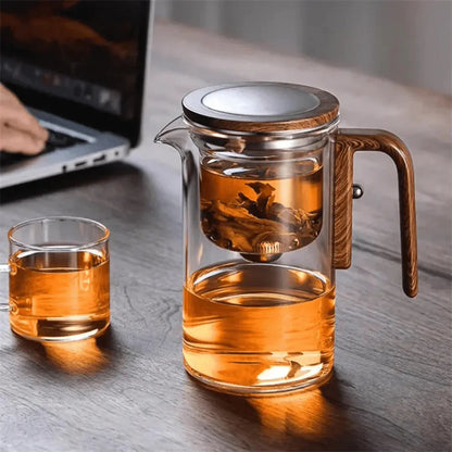 Elegante Glas-Teekanne mit Sieb