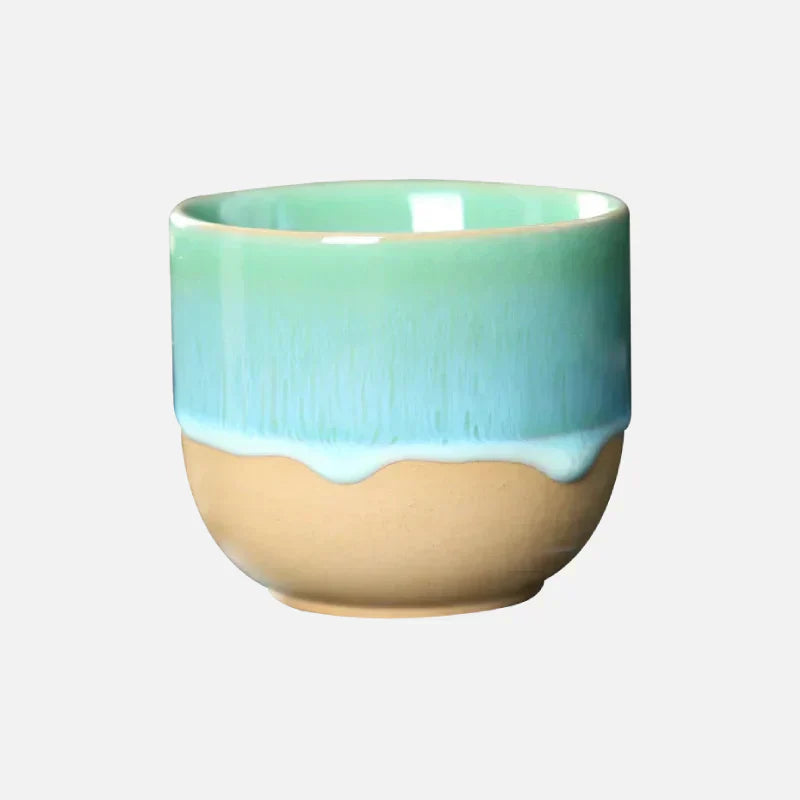 Bunte Keramikbecher