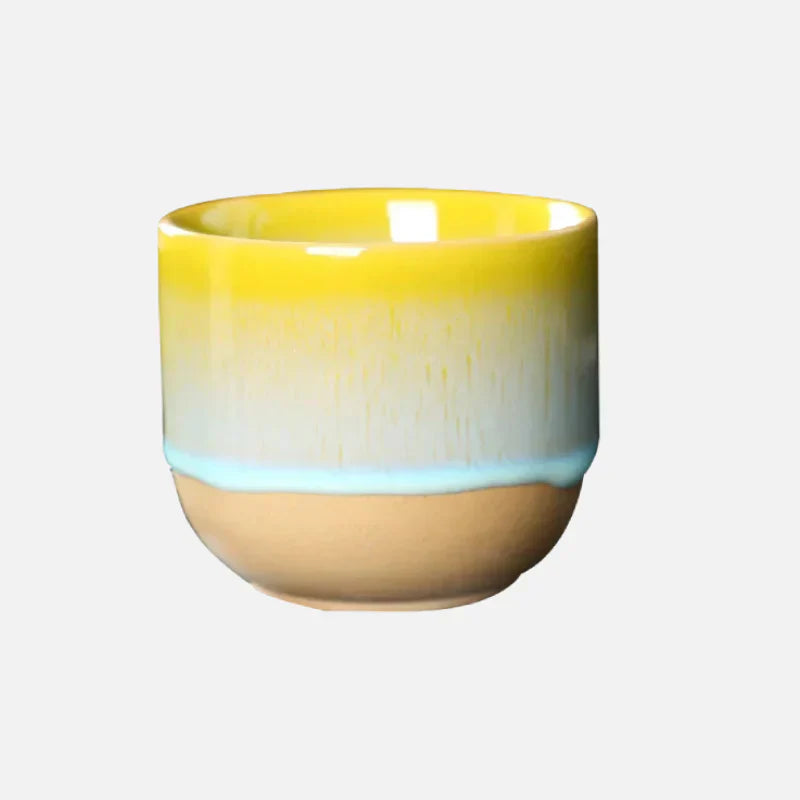 Bunte Keramikbecher