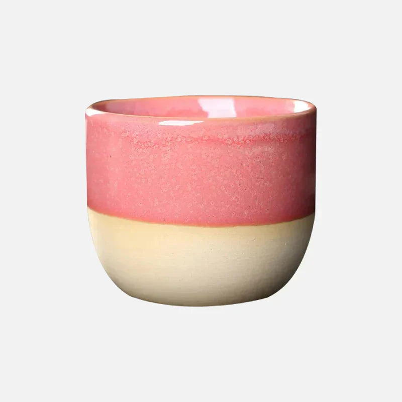 Bunte Keramikbecher